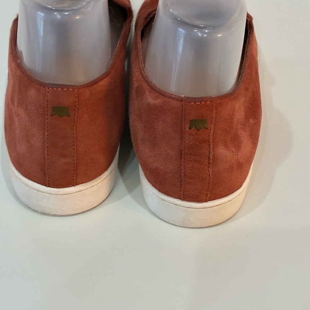 Birdies women’s suede slip-on shoes in a rich burnt orange color, size 10 comfy - Picture 4 of 7